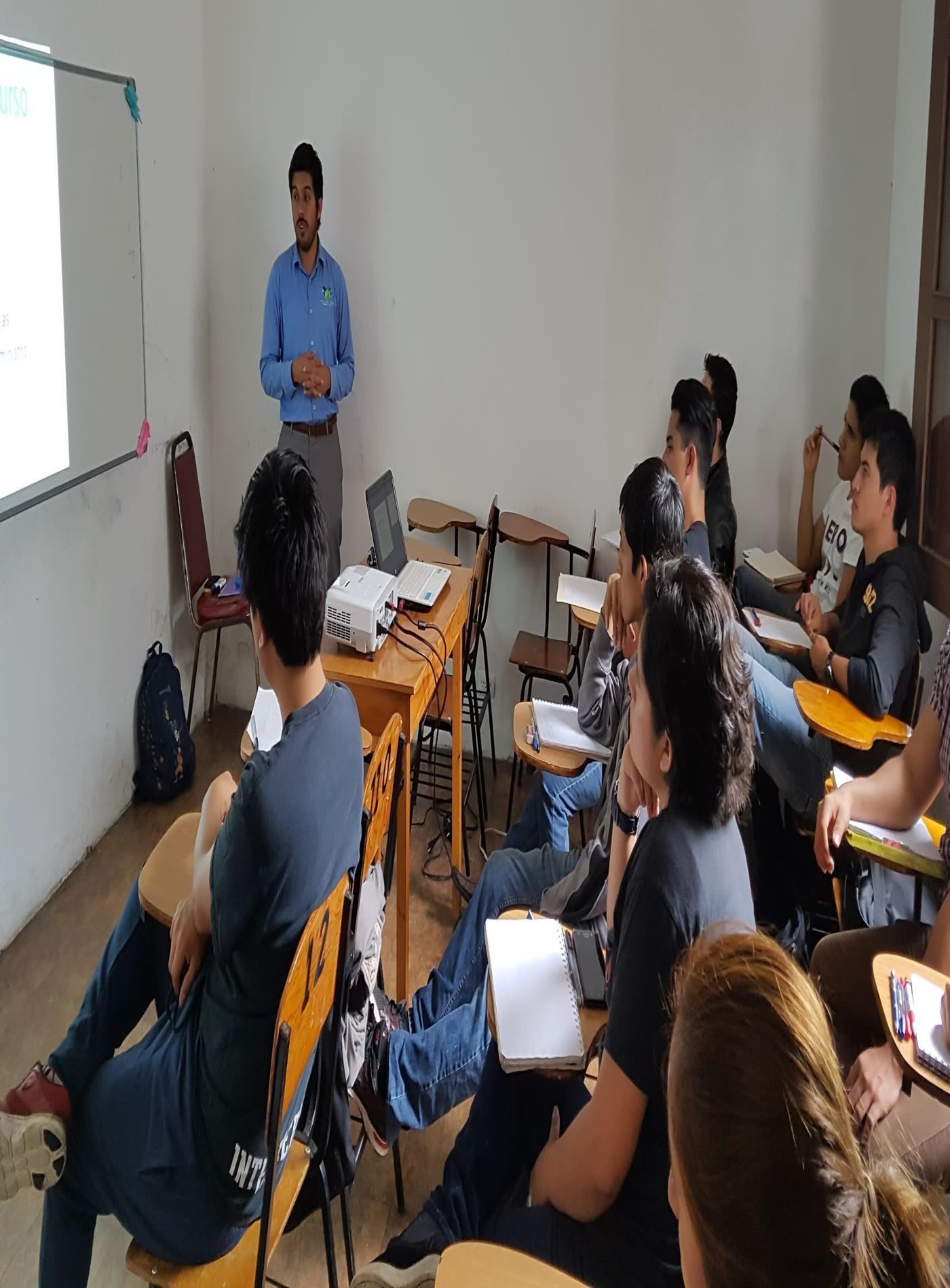 Instructor de CCC impartiendo capacitación eléctrica DC-03 STPS
